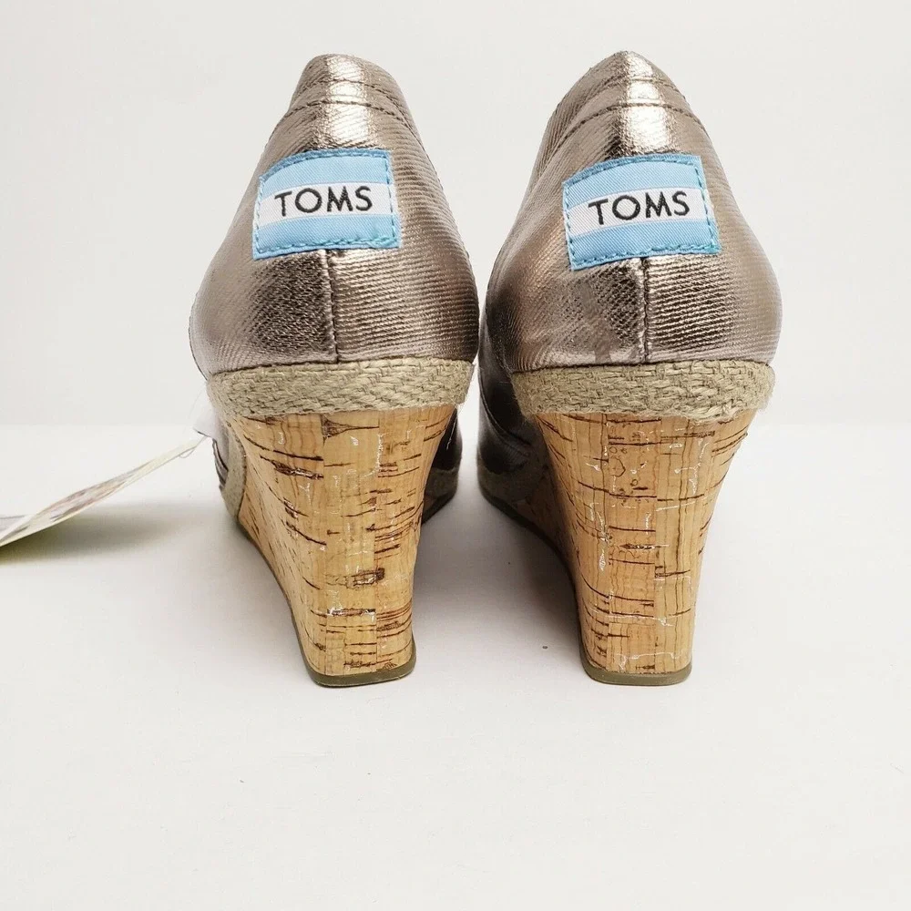 Toms 9.5 M silver twill wedge heel Pewter Bennet peep toe with box and‎ shoe bag